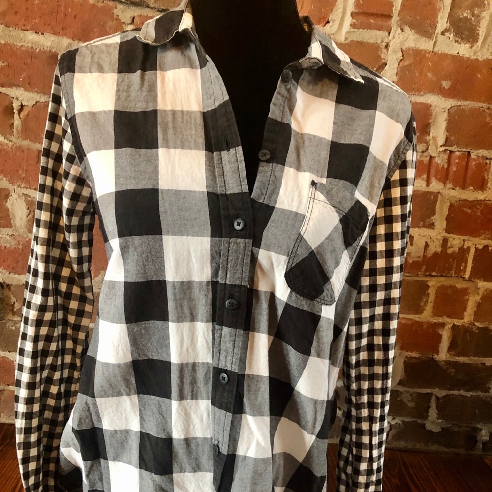 Black and white Jegging shirt